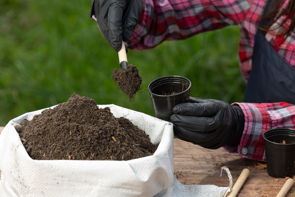 how much does a yard of topsoil weigh?